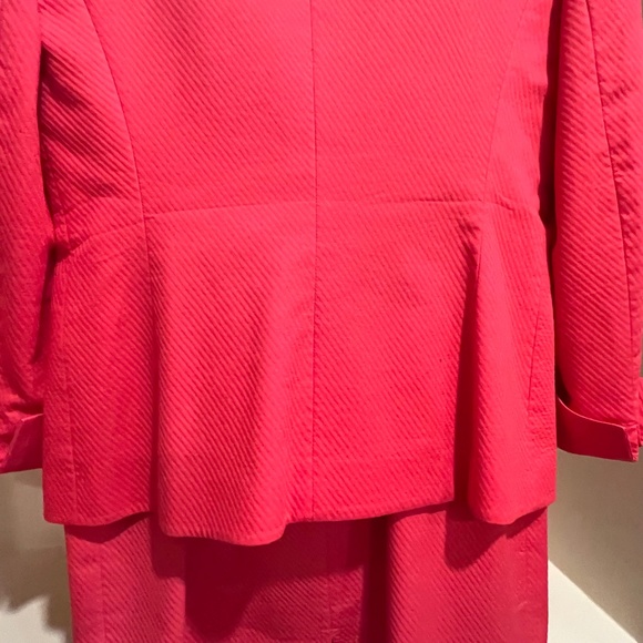 Shocking Pink vintage  suit with padded shoulders - Picture 8 of 13